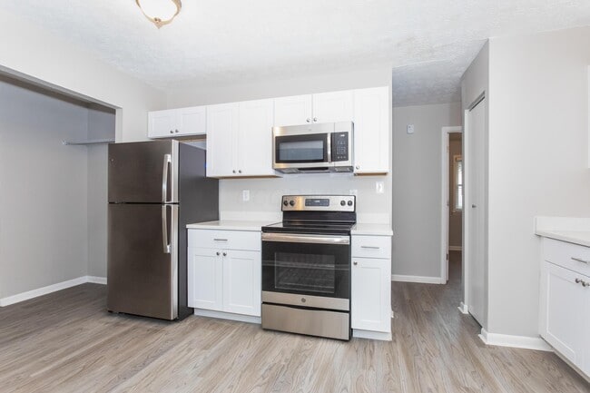 Building Photo - 1638 Clyde Pl