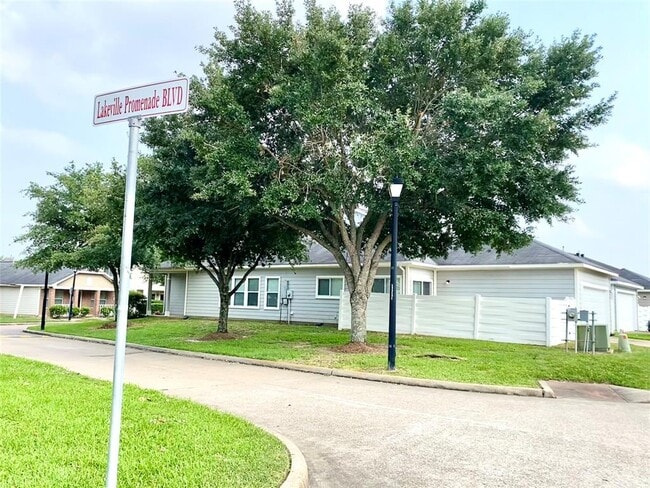 Building Photo - 6222 Settlers Lake Cir E