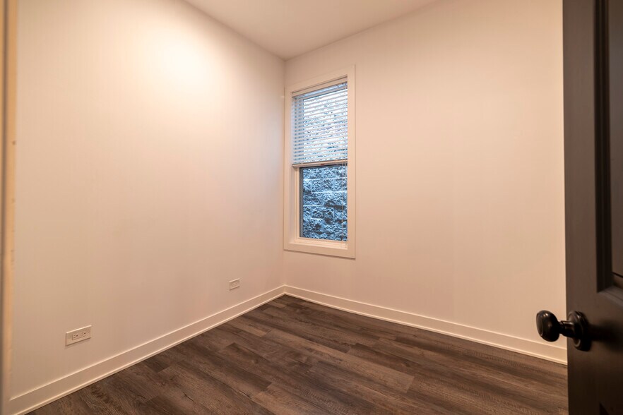 Building Photo - 905 S Miller St