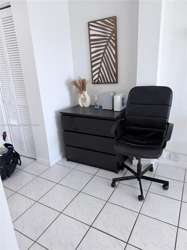 Building Photo - 7904 West Dr