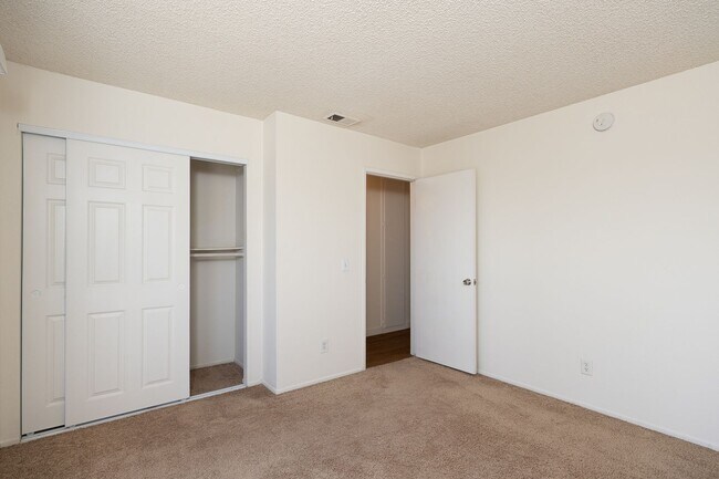 Building Photo - 2-Bedroom + 1 Bathroom Apartment | Dunes Place | Oxnard | Unfurnished