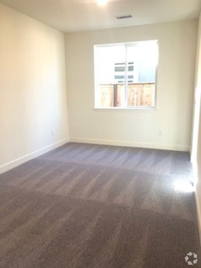 Building Photo - Kiley Ranch Stunner - Close to Everything!