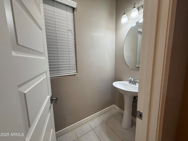 Building Photo - 4711 E Daley Ln