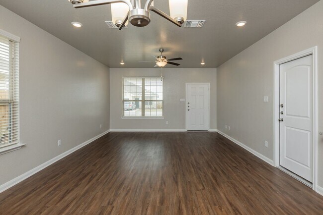 Building Photo - Beautifully designed and thoughtfully main...