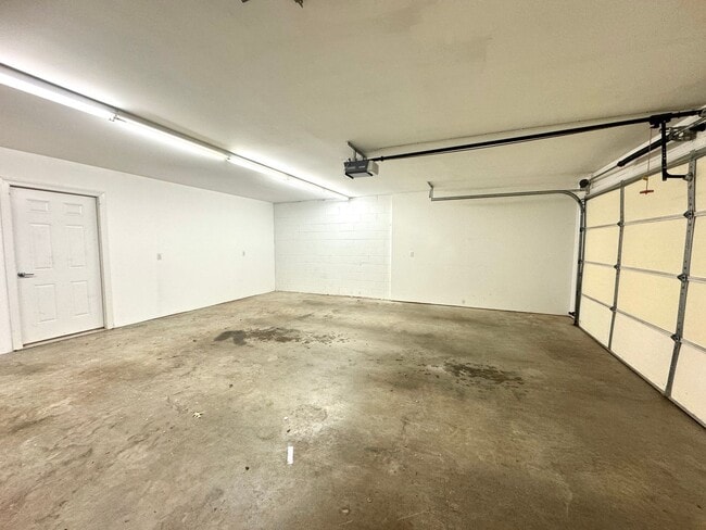 Building Photo - 610 Tall Oak Blvd NW
