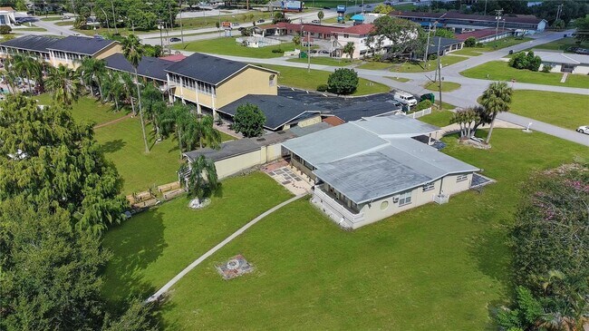 Building Photo - 117 Lake Roy Dr