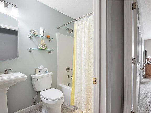 Building Photo - 1027 Pine Ridge Way