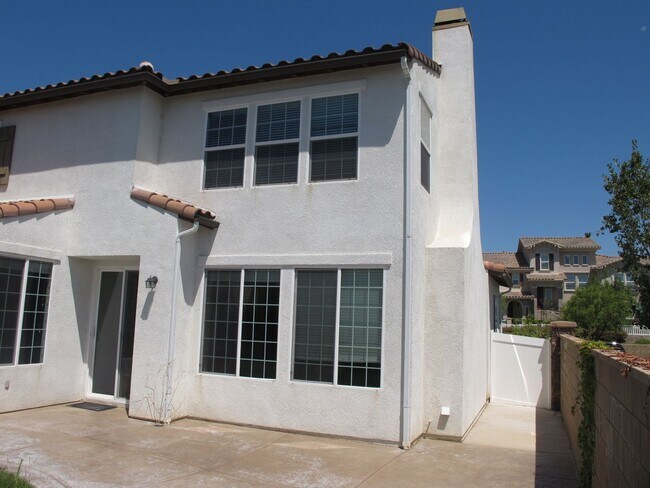 Building Photo - Four Bedroom Three Bathroom Home in the Ha...