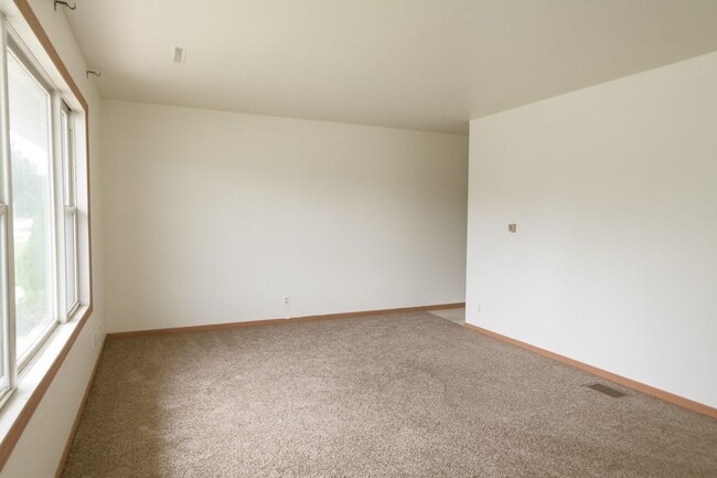 Building Photo - 2 bed 1.5 bath Townhouse in Chesterton