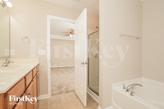 Building Photo - 6226 Glen Way Dr