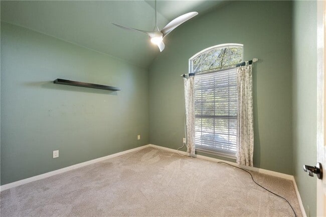 Building Photo - 112 Trotter Dr
