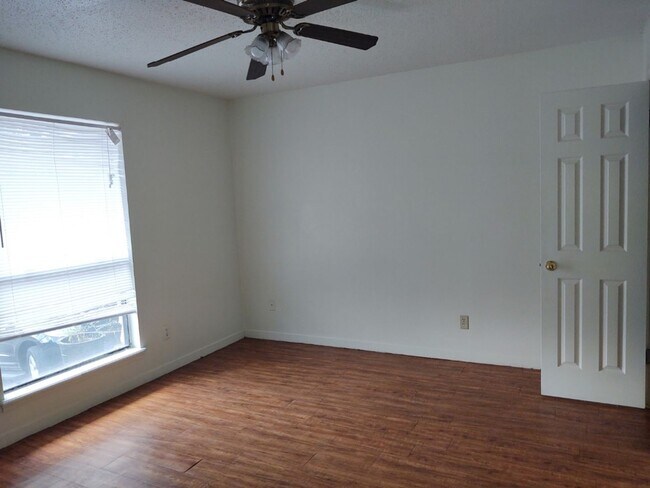 Building Photo - 908/910-910 Allen St