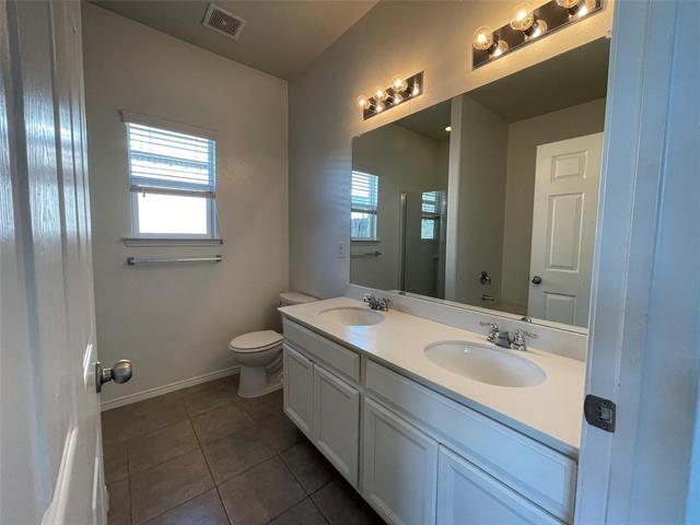 Building Photo - 2408 Barzona Dr