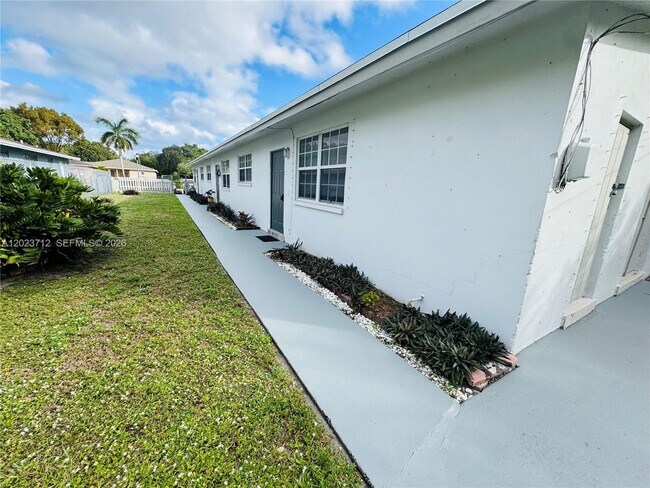 Building Photo - 631 NW 11th Ave