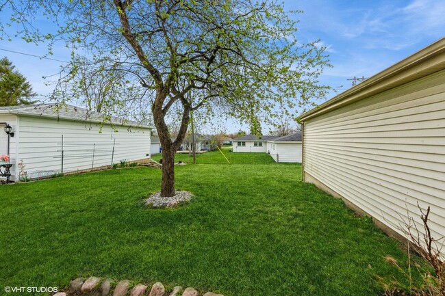 Building Photo - 6611 51st Ave