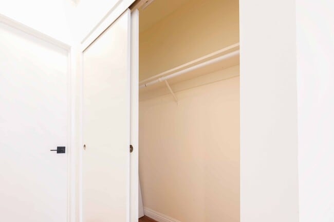 Building Photo - Gated Community 2 Bedroom 2 Bath Condo