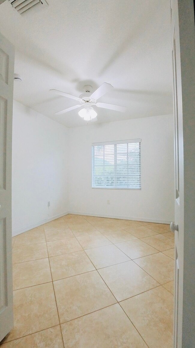 Building Photo - 1000 Palm Trail