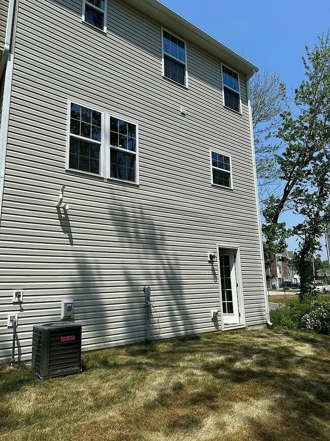 Building Photo - 34622 Ethan Way
