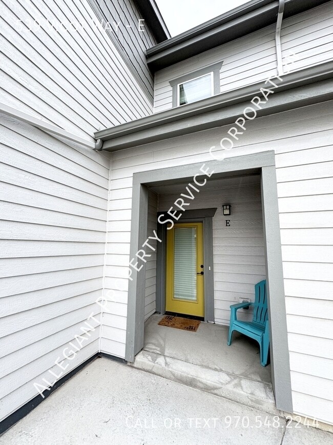 Building Photo - 539 Vicot Wy