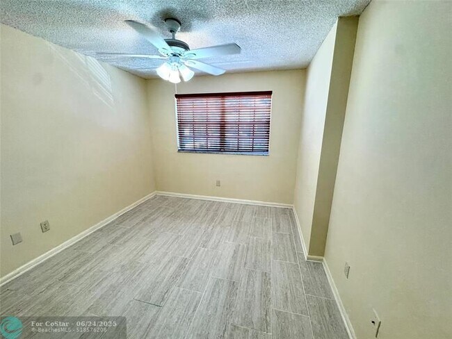 Building Photo - 12159 SW 52nd Ct