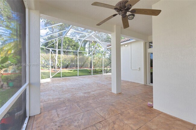 Building Photo - 949 Tanglewood Cir