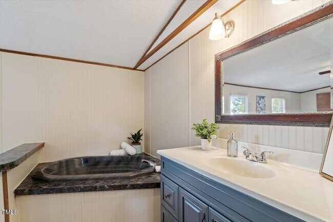 Building Photo - 10317 Giles Rd