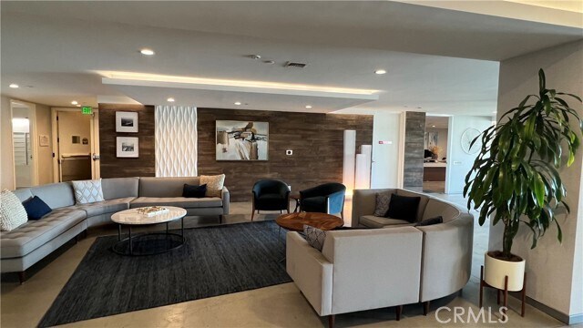 Building Photo - 525 E Seaside Way