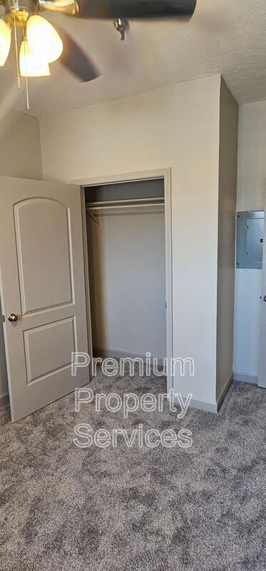 Building Photo - 2208 8th St