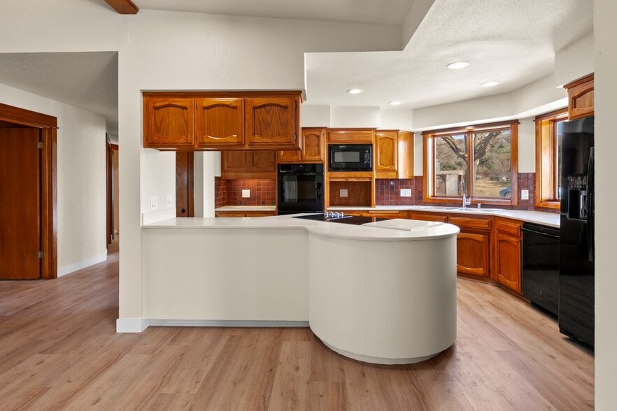 Building Photo - 8850 Rocky Canyon Rd