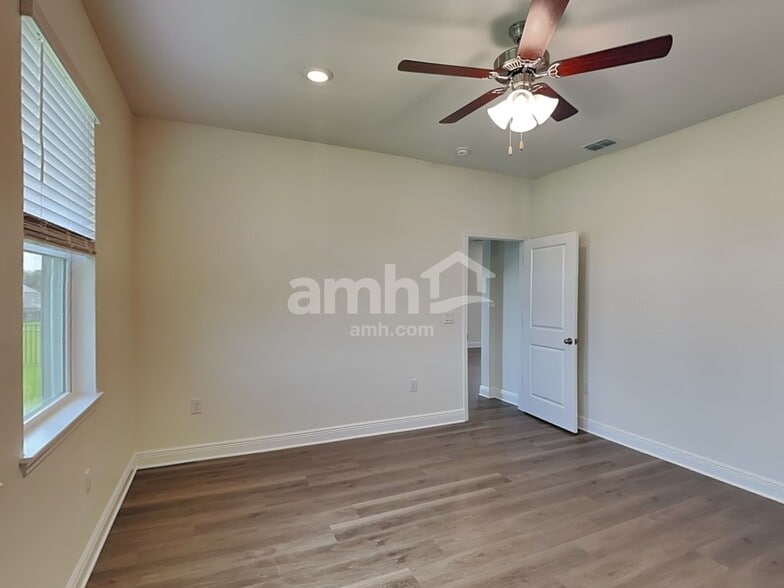Building Photo - 3716 Ctr Cv Ln