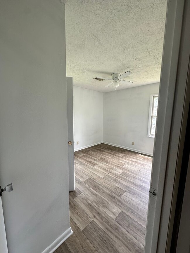 Building Photo - 3 Bed/1.5 Bath Brick Home- Under Renovations