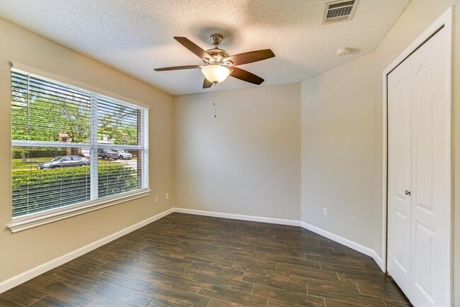 Building Photo - 1303 Crossvine Way