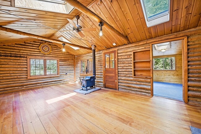 Building Photo - 2299 S Beaver Creek Rd
