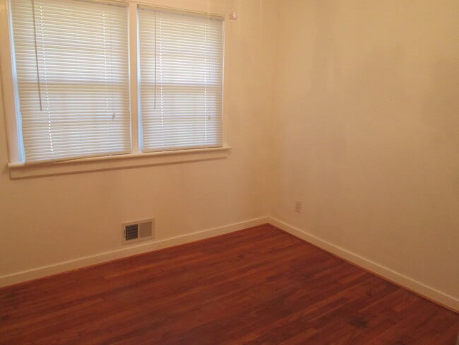 Building Photo - Three Bedroom Highland Springs Home. Large...