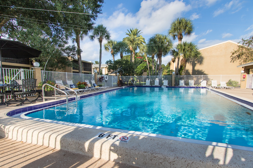 Primary Photo - Silver Palms Apartments