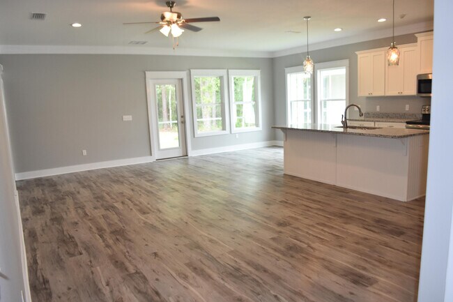 Building Photo - 15 Oakfield Dr