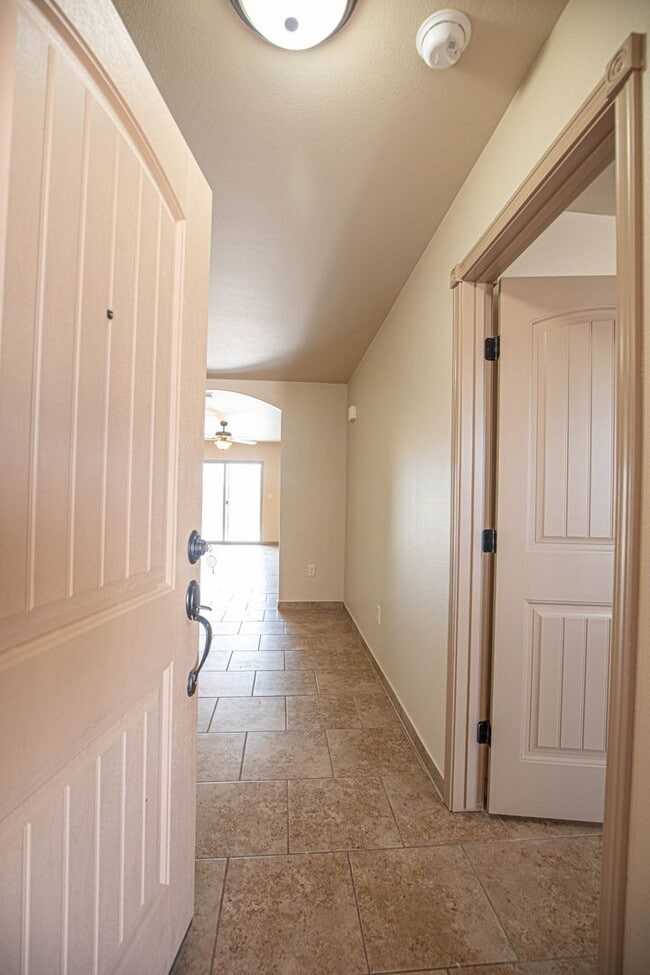 Building Photo - Cozy 3 Bed 2 Bath You've Been Looking For!