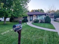 Building Photo - 3 Bedroom 2 1/2 bath brick ranch with fenc...