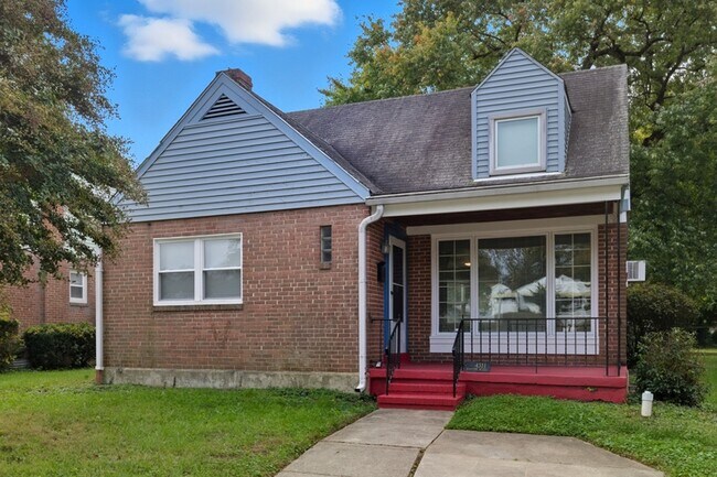 Primary Photo - 4311 Kennison Ave