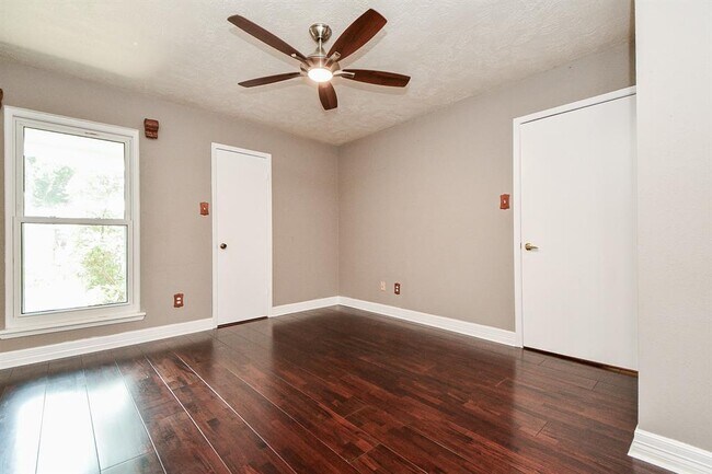 Building Photo - 10426 Alcott Dr