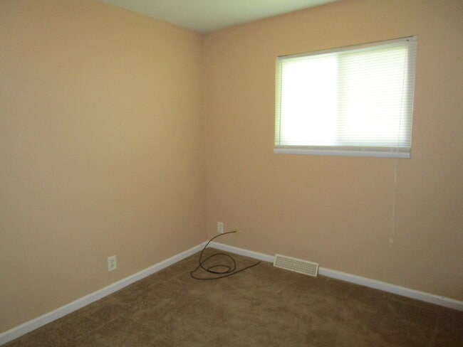 Building Photo - 25606 Hanover St