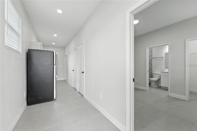 Building Photo - 8714 N Highland Ave