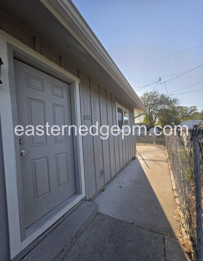 Building Photo - 650-652 NW 6th St
