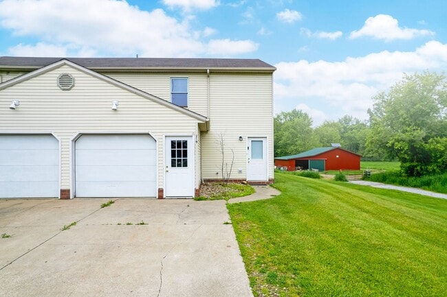 Building Photo - Three Bedroom Duplex