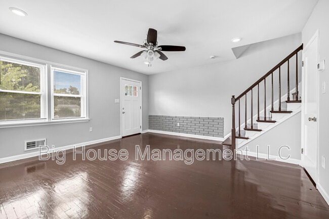 Building Photo - 2107 Hawthorne Rd