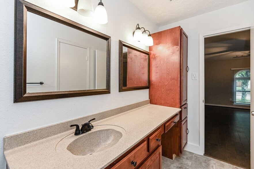 Building Photo - 7923 Dawnridge Dr