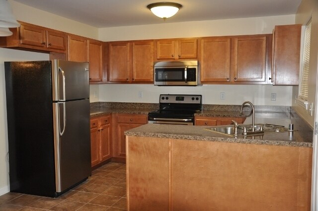 Building Photo - Barbaro - Pre-Leasing Now for the Fall Sem...