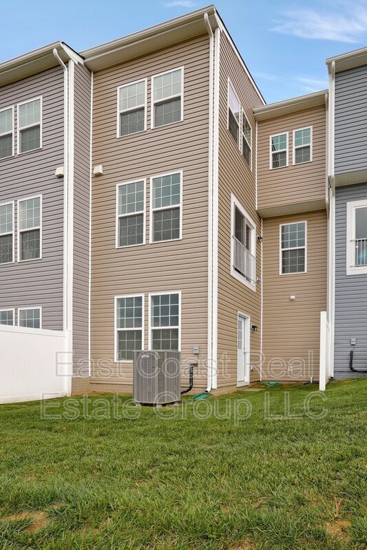 Building Photo - 153 Charterhouse St