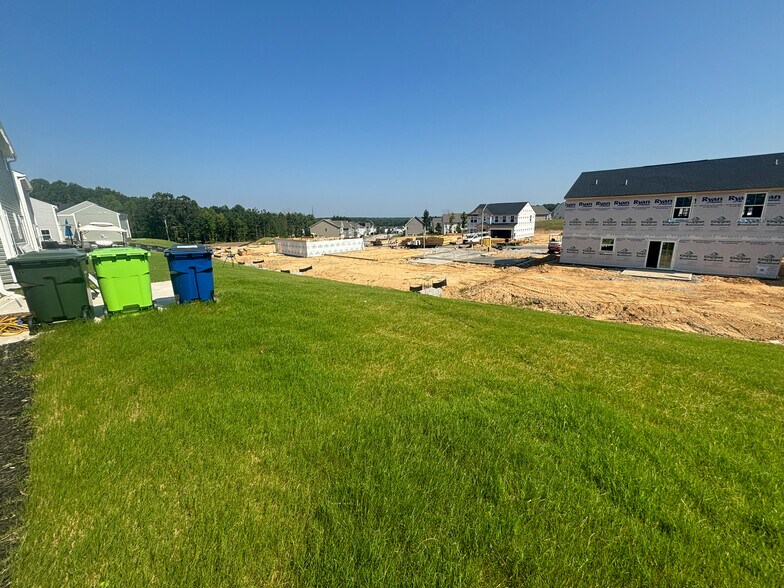 Building Photo - Room in House on Glacis Ct