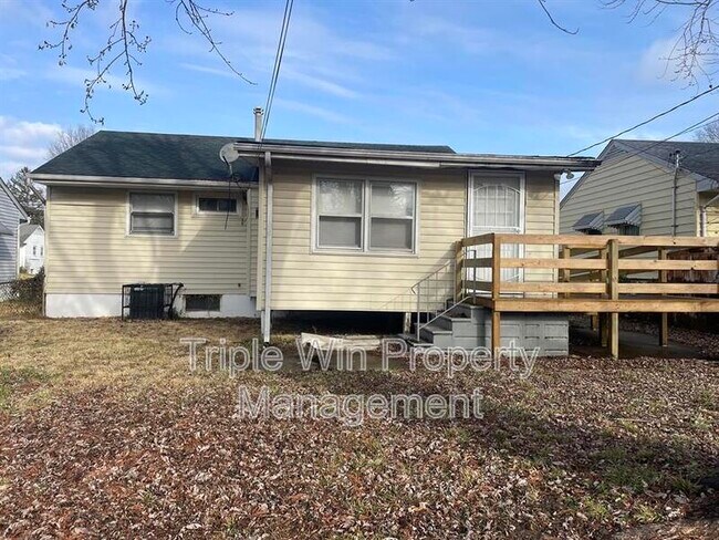 Building Photo - 360 Shepley Dr